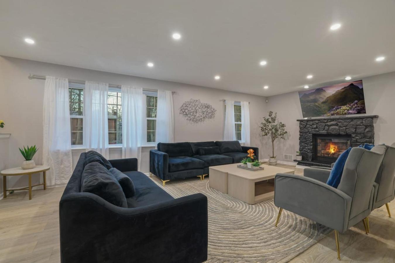 4br Poconos Escape W Hot Tub, Game - Ps5 *